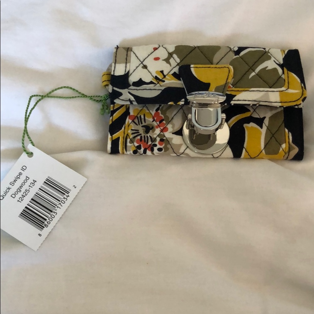 Vera Bradley dogwood wristlet NWT